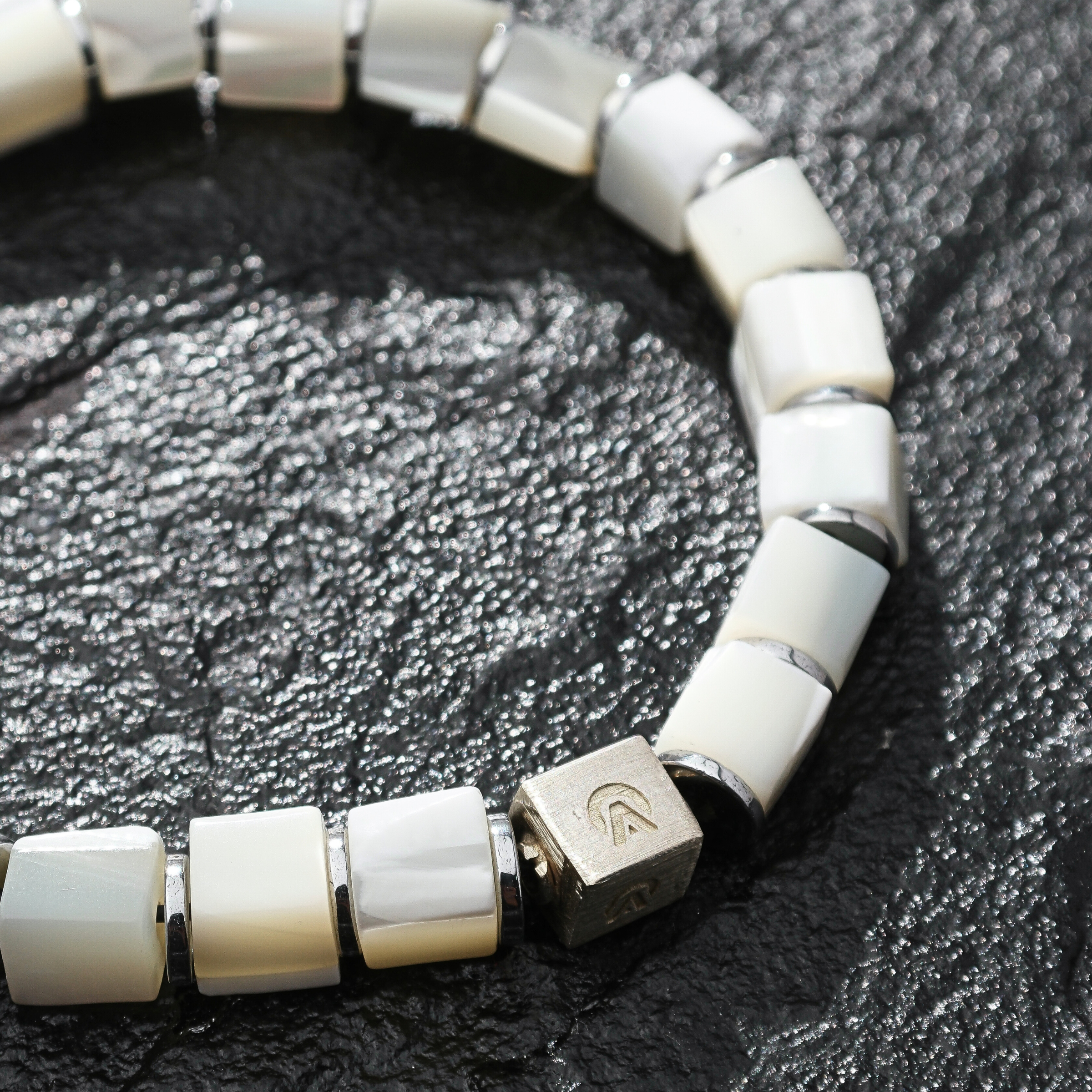 Pulseira Madrepérola Cubo (6mm)
