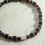 Pulseira Granada Facetada e Ágata Negra Cubo (4mm)
